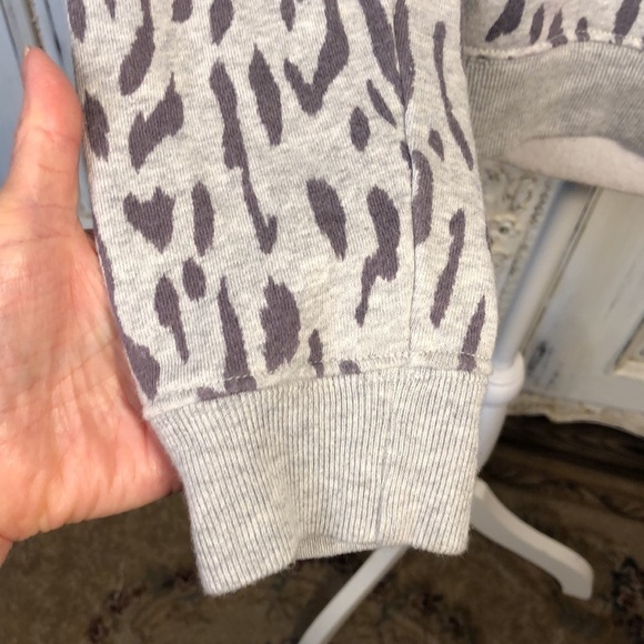 Rails Crew Neck Long Sleeve Animal Print Pop Over Sweat Shirt Size Medium - Picture 7 of 14